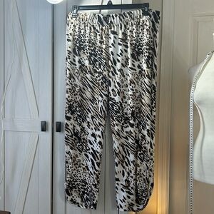 Chico's Animal Print Cropped Pull on stretch pant Sz 3